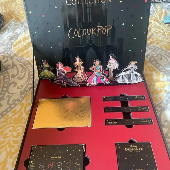 NIB. Disney Designer Collection Makeup Set with Gold and Black Packaging - Picture 2 of 8